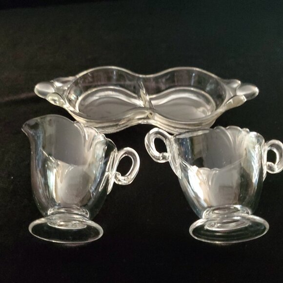 L@@K Vintage Clear Glass Creamer and Sugar Bowl Tray Set - Picture 4 of 6